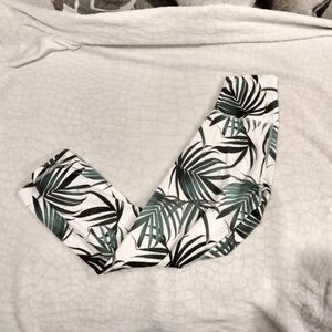 DYI Define Your Inspiration Tropical Palm Leaf High Rise Crop Leggings